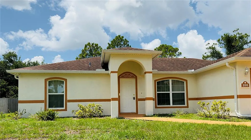 3 bed, 2.0 bath, 1312 sqft, $2,200 — Photo 1