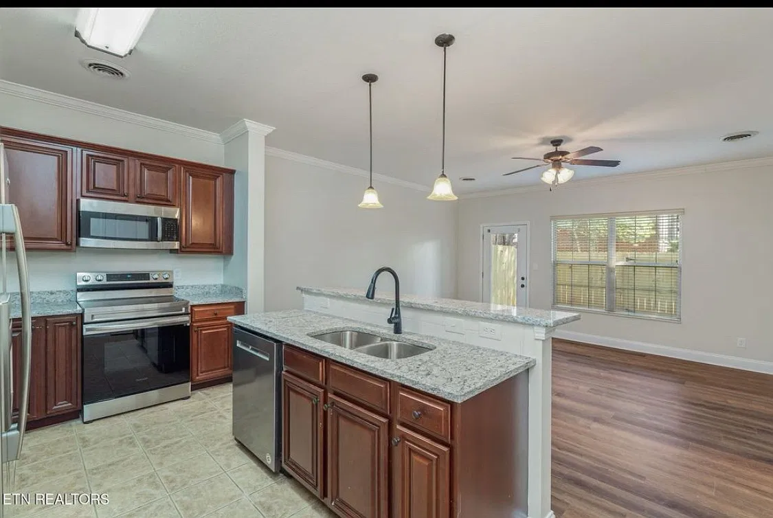 2 bed, 2.5 bath, 1432 sqft, $1,799 — Photo 4