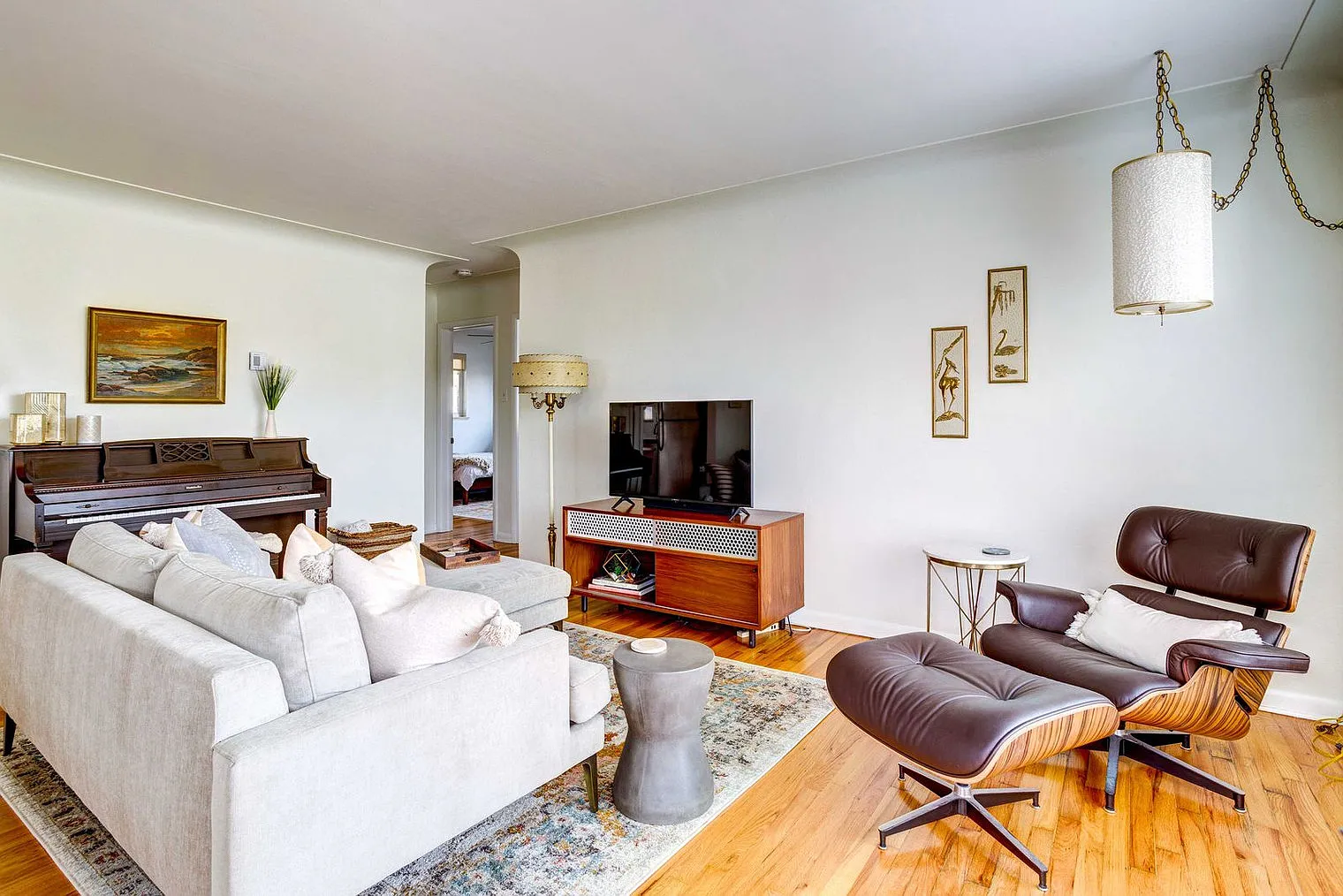 3 bed, 2.0 bath, 1765 sqft, $3,285 — Photo 4