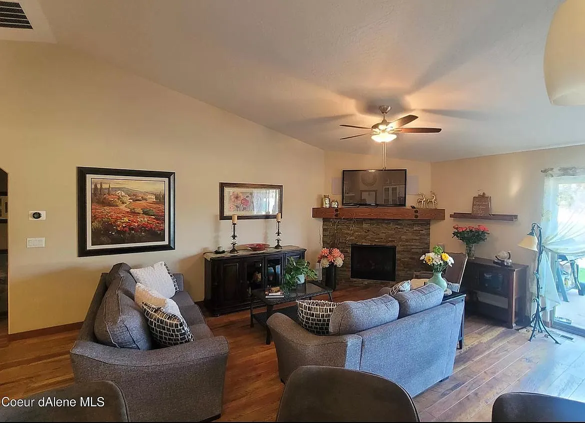 1658 N Fordham St — Photo 4