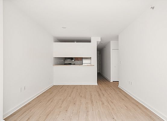 3rd image of 35 W 33rd St APT 5E