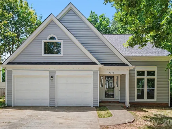 2213 Century Oaks Ln, Charlotte, NC 28262