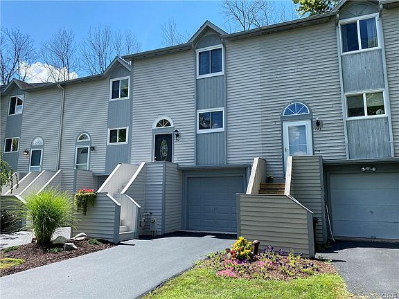 2nd image of 121 Iron Oak Cir