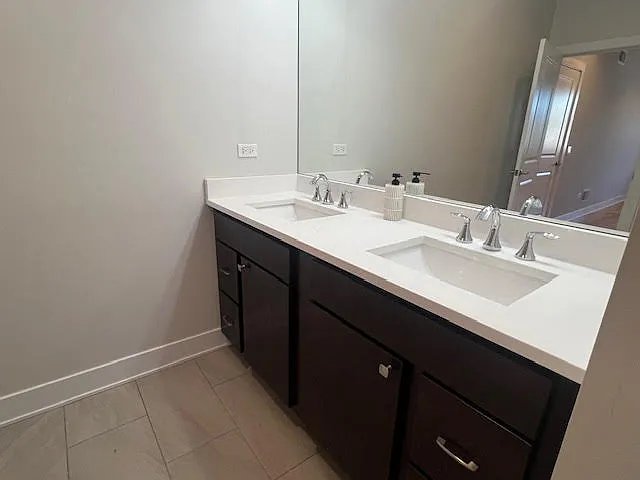 4812 W Montrose Ave #202 — Photo 7