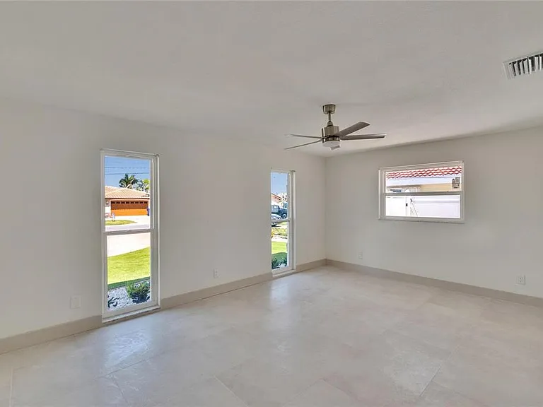 1492 Sea Gull Dr S — Photo 3