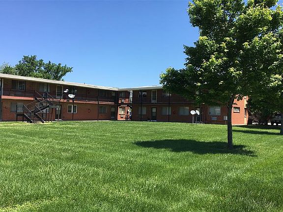 3rd image of 1000 W Elm St APT 13