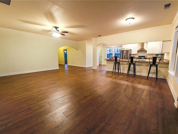 4th image of 255 Monterrey Hills Dr