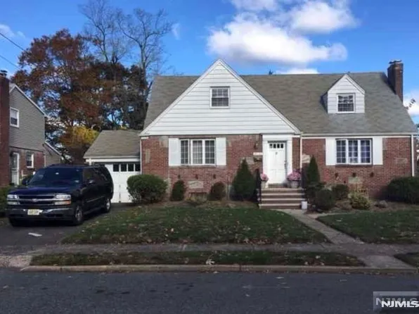 37-27 Hale Pl, Fair Lawn, NJ 07410