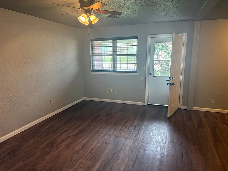 1700 N Janeway Ave — Photo 3