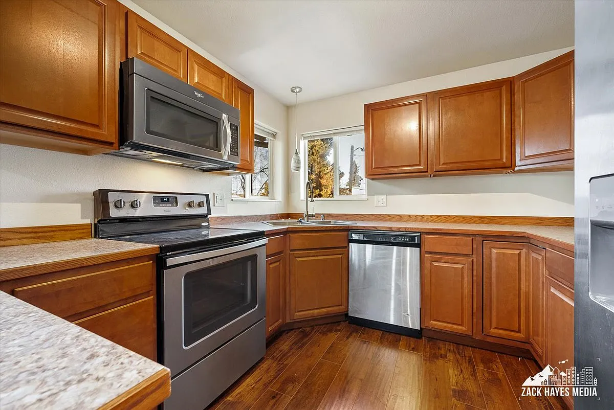 3 bed, 1100 sqft, $1,895 — Photo 3