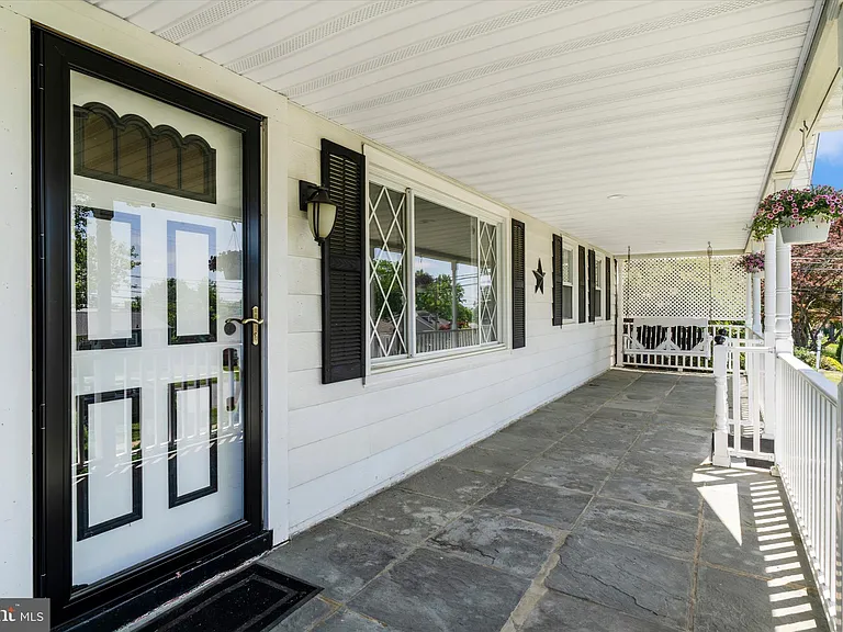 8409 Woodward St — Photo 2