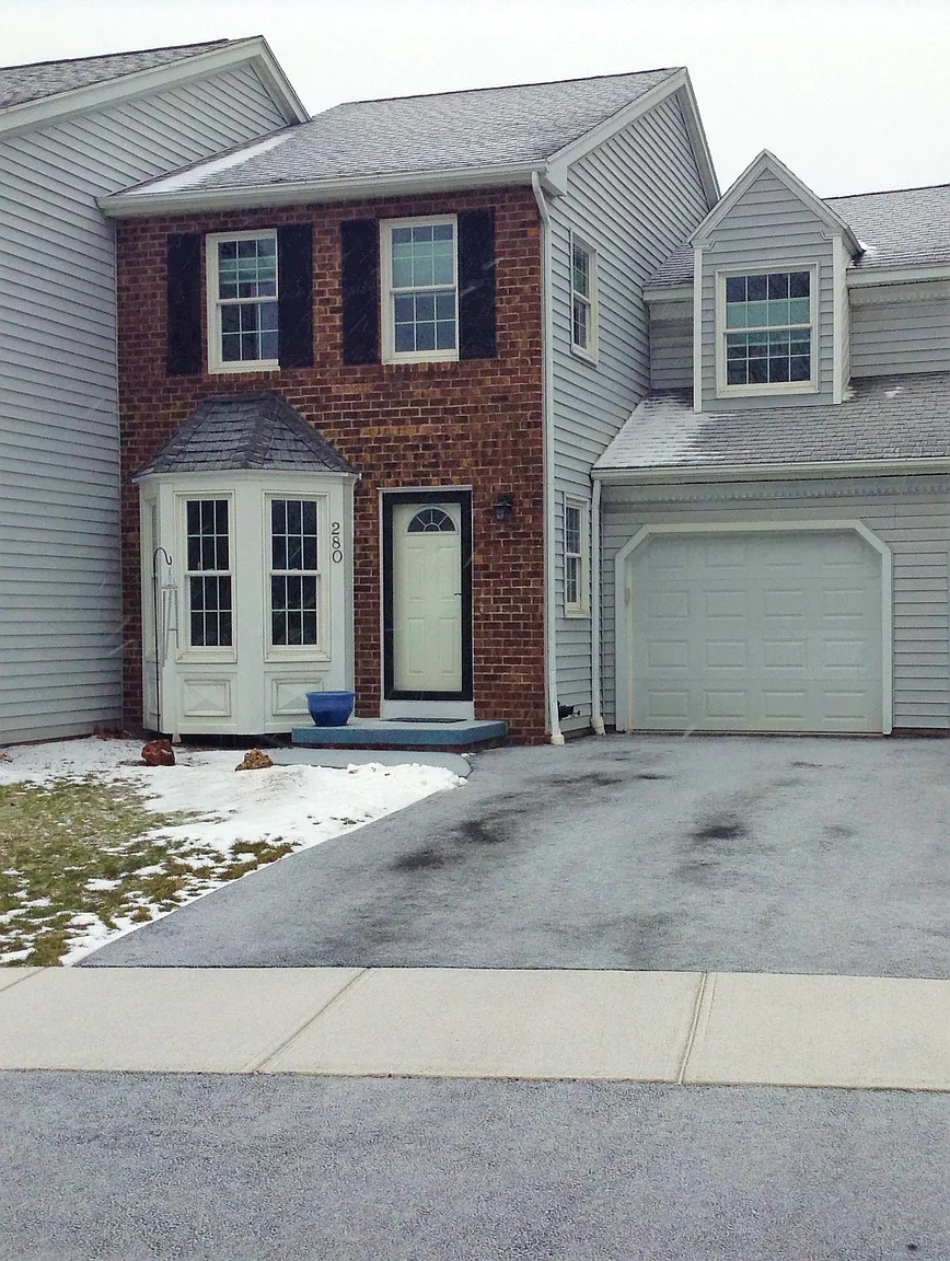 280 Harbor Hill Dr photo 1