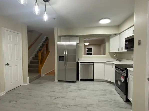 645 Hunting Fields Rd, Baltimore, MD 21220