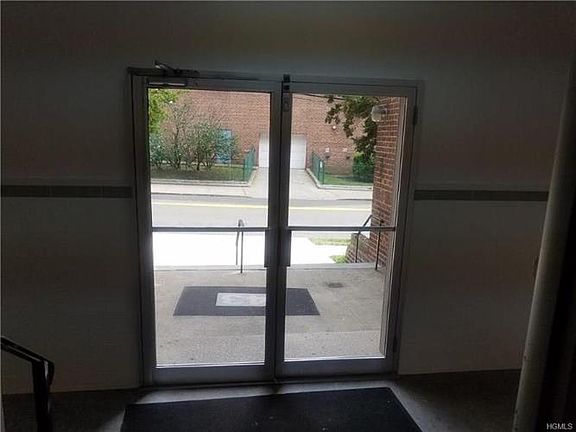 5th image of 43 Amberson Ave APT 6E
