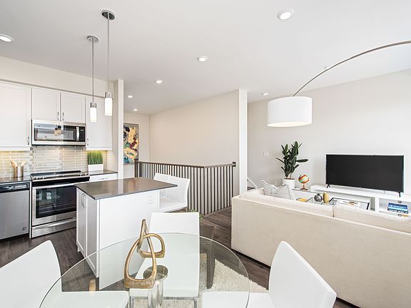 2nd image of 2051 Prospect St #992653