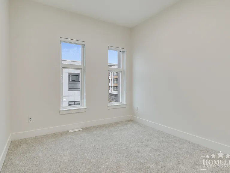 177 175a St #19 — Photo 16
