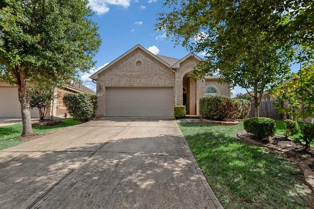 4 bed, 2.0 bath, 1674 sqft, $1,995 — Photo 1