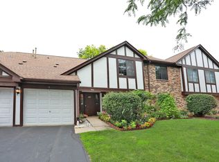 960 Yosemite Trl, Roselle, IL 60172