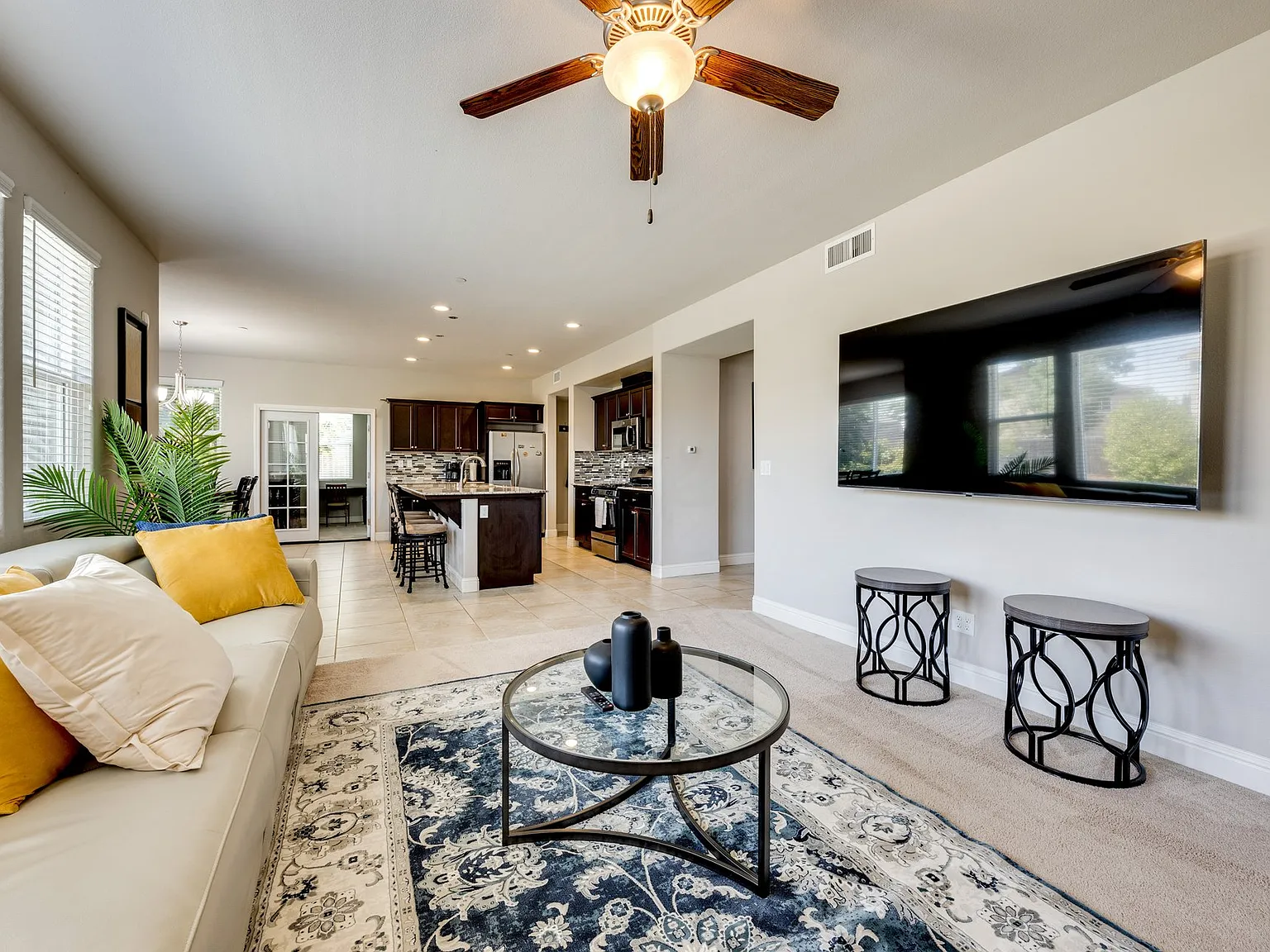 5 bed, 2183 sqft, $3,995 — Photo 3