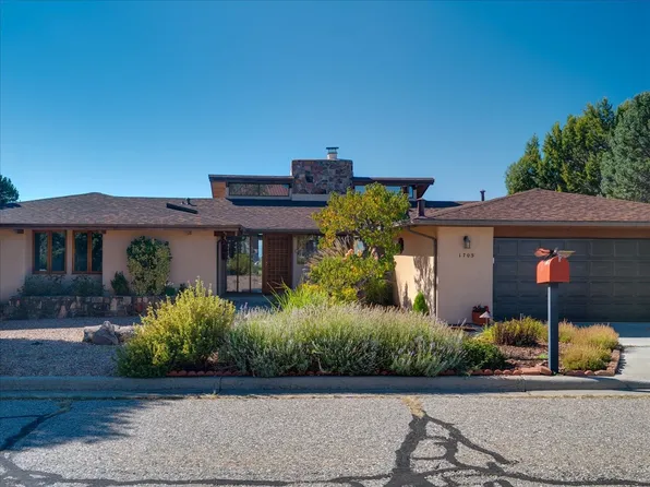 1705 Los Pueblos St, Los Alamos, NM 87544