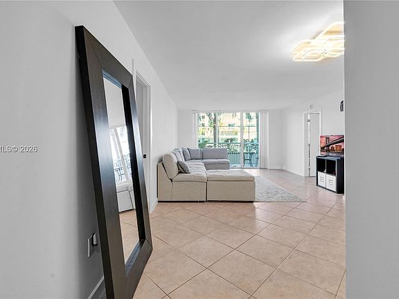 3rd image of 18041 Biscayne Blvd APT 202