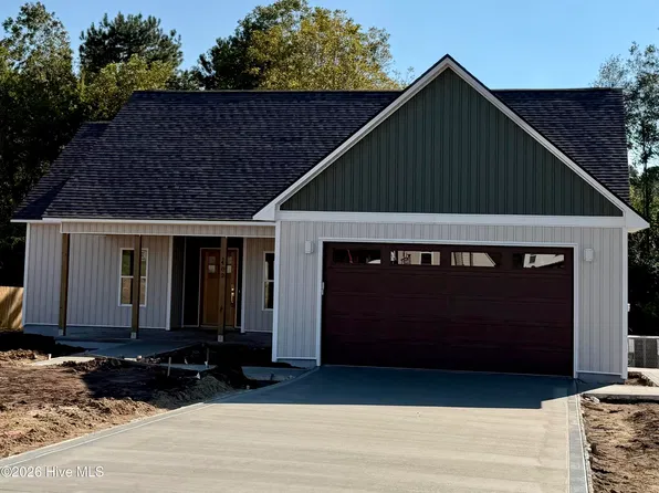402 Wade Drive, Richlands, NC 28574