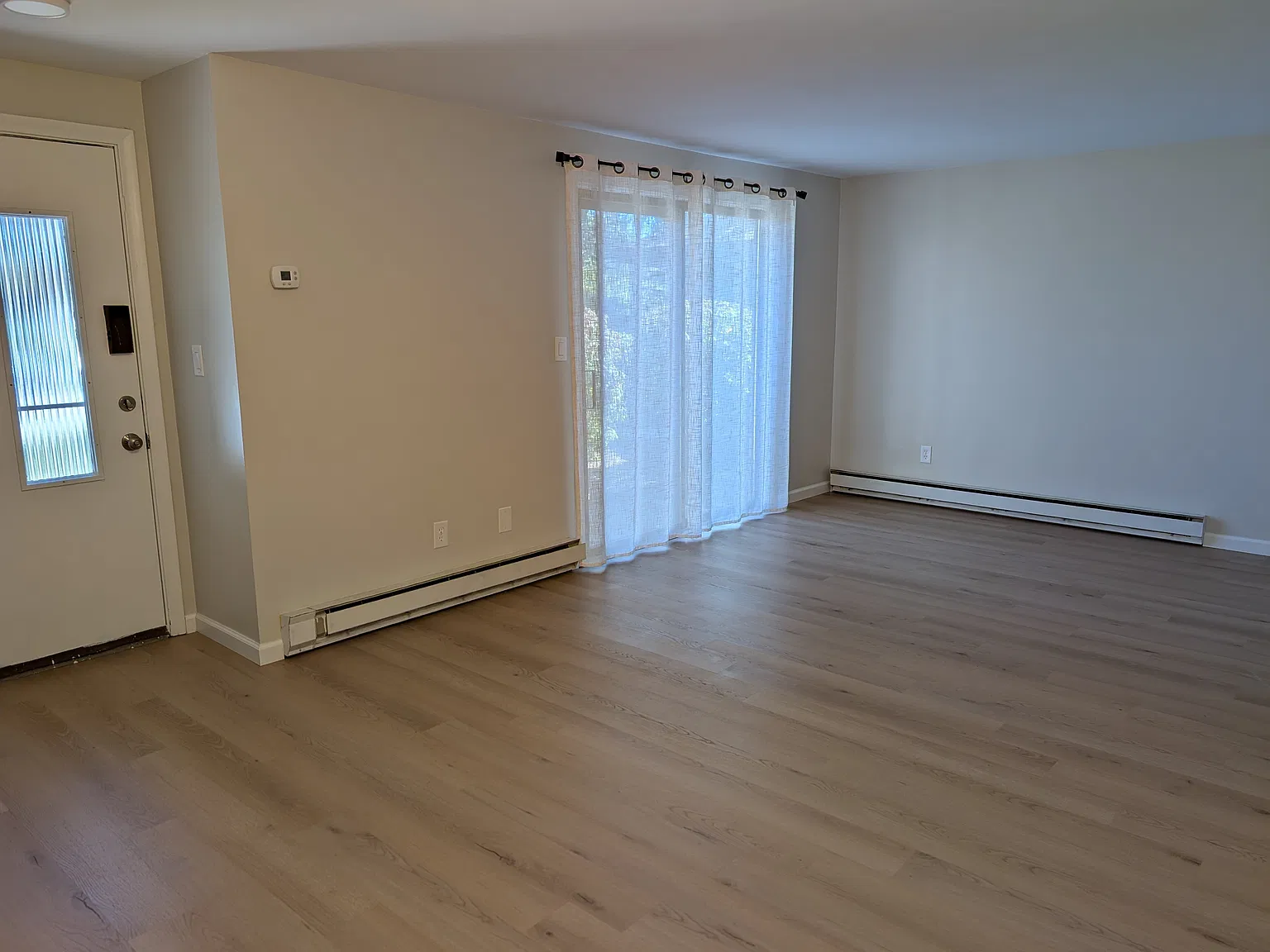 2 bed, 950 sqft, $1,875 — Photo 3
