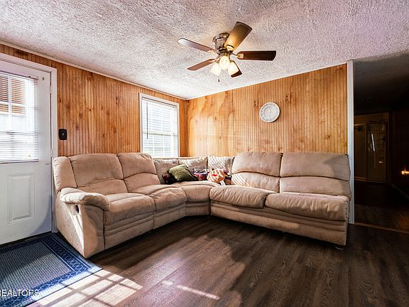 3rd image of 833 & 825 Elder Ln