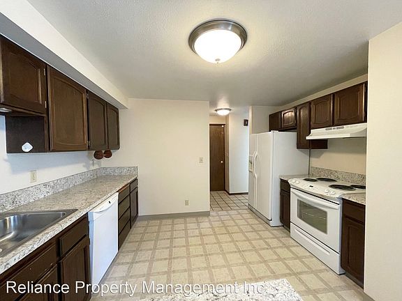 4th image of 1010 Hazelwood Dr