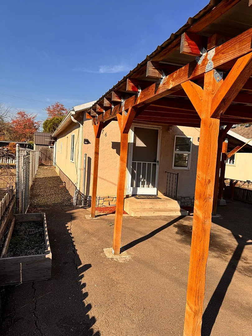 West Roseburg 2 Bedroom home — Photo 3