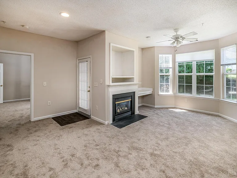Argyle Place Apartment Homes — Photo 39