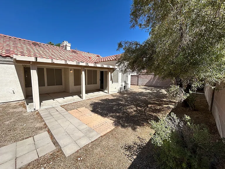4552 Bradpoint Dr — Photo 42