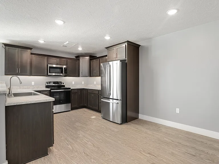 119 42nd Ave NE #104 — Photo 4