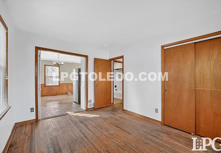 1525 Akron St — Photo 14