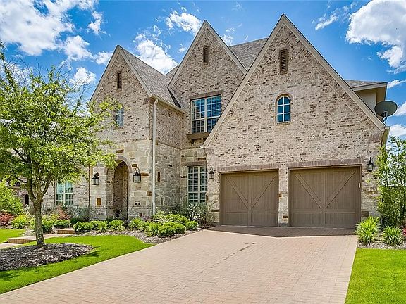 2nd image of 2910 Blackthorn Dr