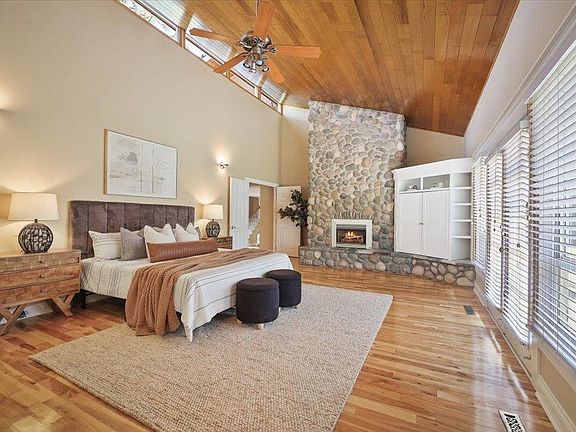 4th image of 1728 E Rockwood Blvd