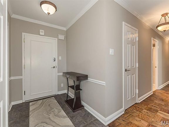 5th image of 900 S Hanley Rd APT 5C