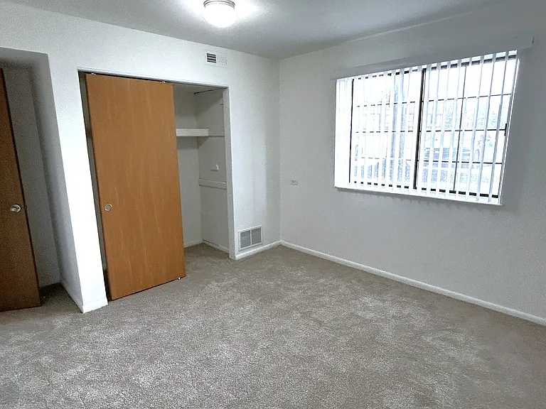 Charter Oaks Apartments — Photo 187