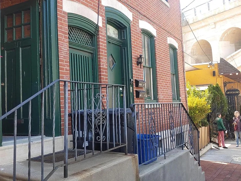 117 Green Ln #C — Photo 1