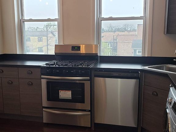 5th image of 2121 W Superior St #3F