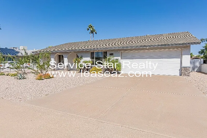3 bed, 2.0 bath, 1742 sqft, $2,545 — Photo 2