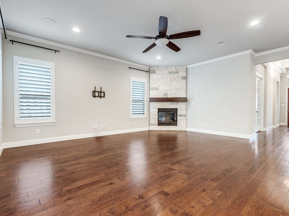 2nd image of 917 Snyder Dr