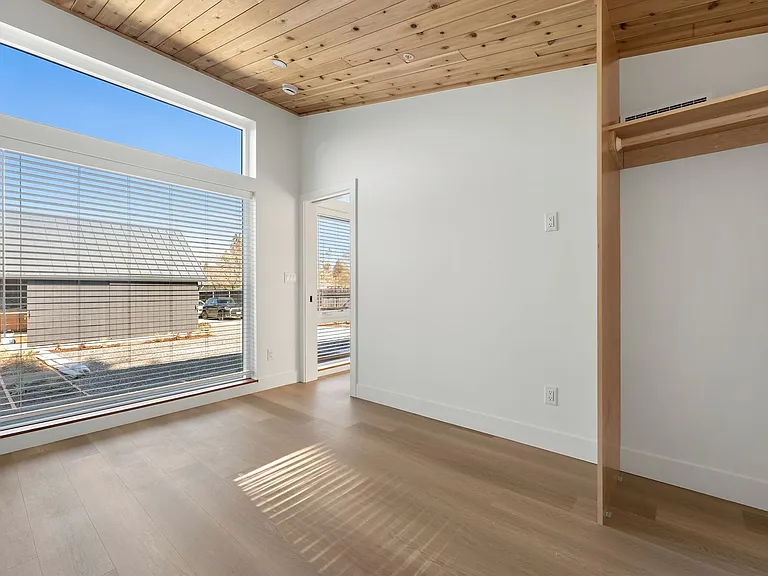 11458 NE Morris St — Photo 7