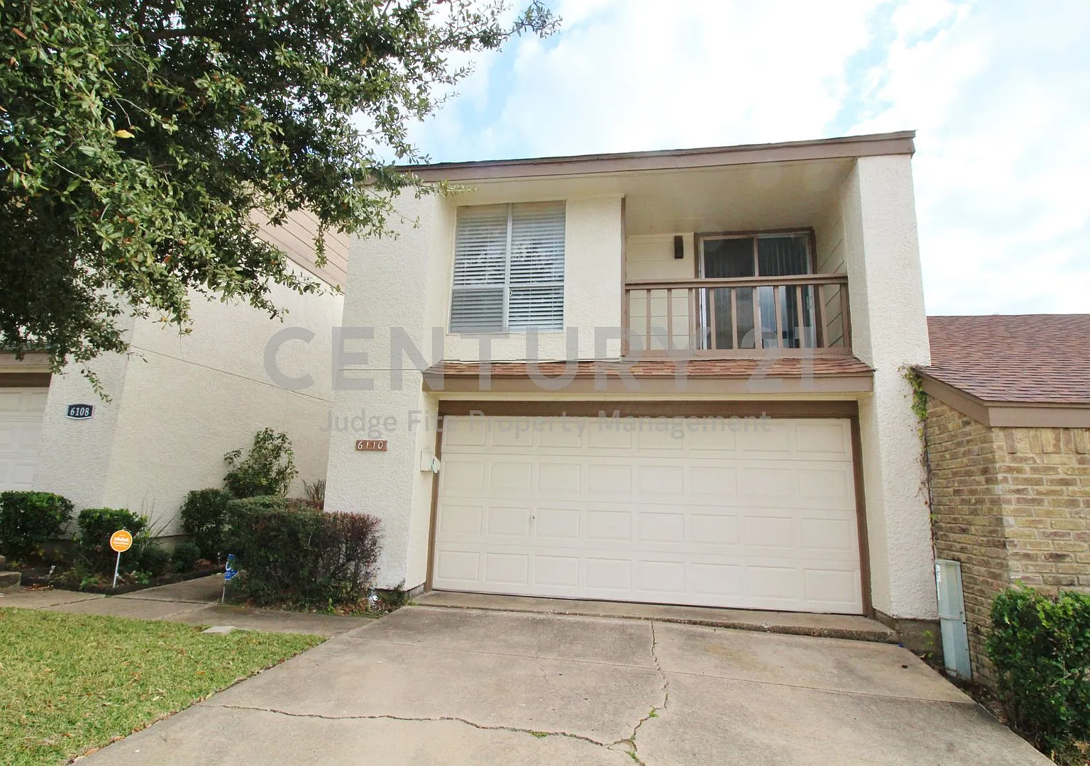 Lovely 3-Story 3/2.5/2 Townhome In Mesquite ISD For Rent! — Photo 1