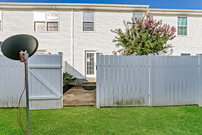 410 Wichita Dr — Photo 12