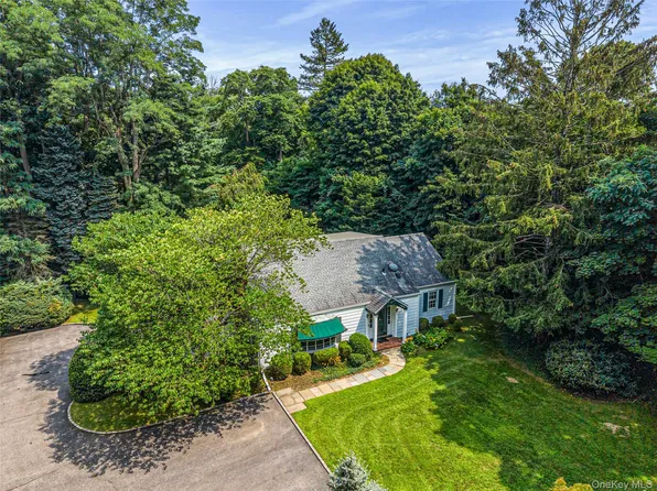 84 Bayville Road, Locust Valley, NY 11560