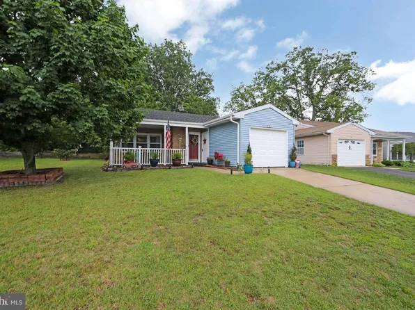 12 Farrington Ct, Southampton, NJ 08088