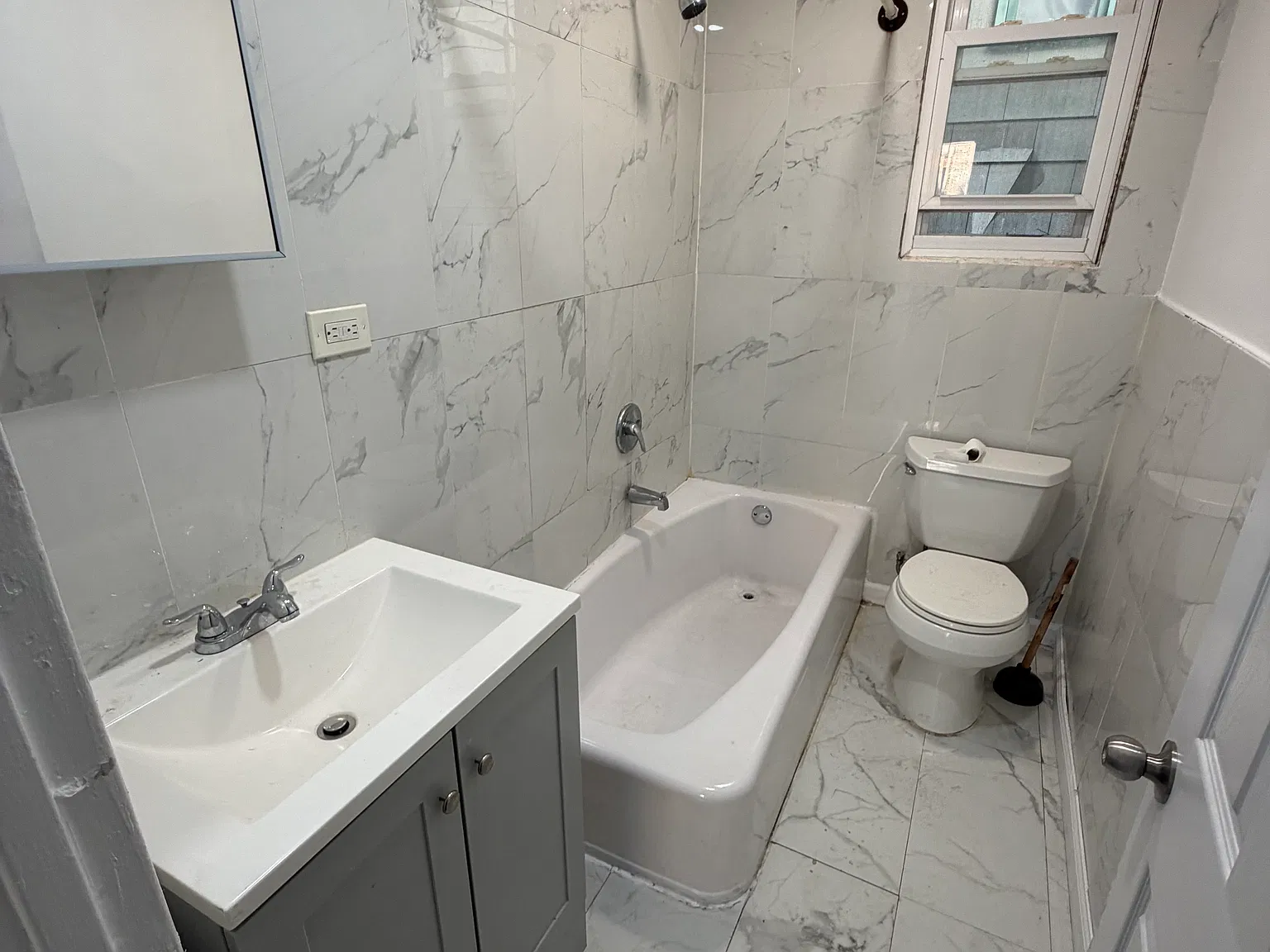18 York Ave — Photo 3