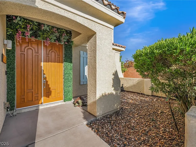 10570 Eagle Nest St — Photo 4