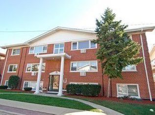 10137 Hartford Ct, Schiller Park, IL 60176